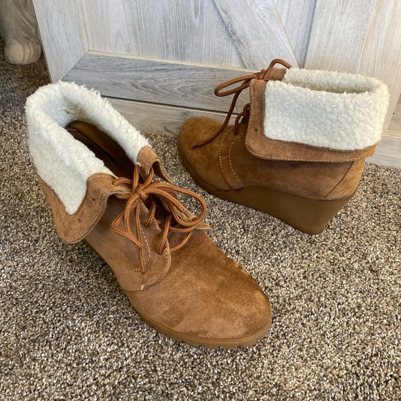 Nautica Tan platform faux shearling booties size 8.5 - Picture 2 of 8